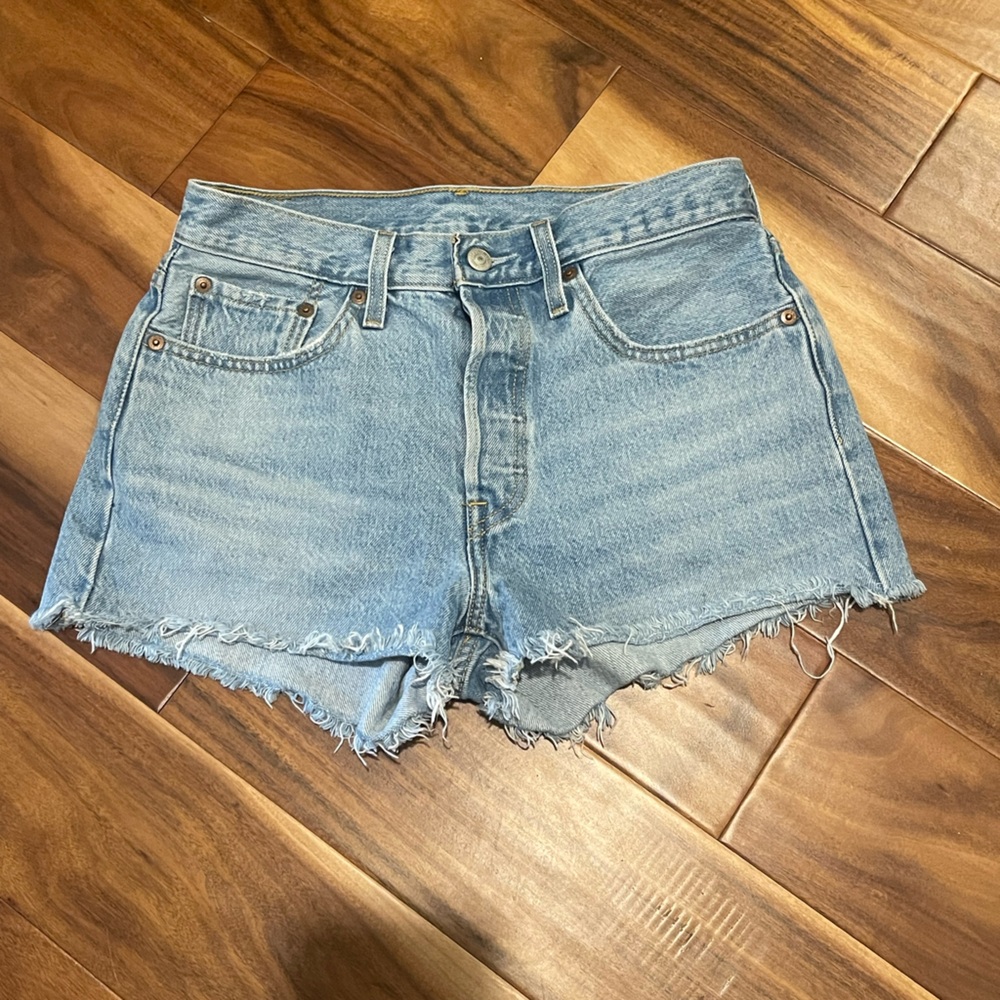 Levi’s 501 denim shorts - size 27